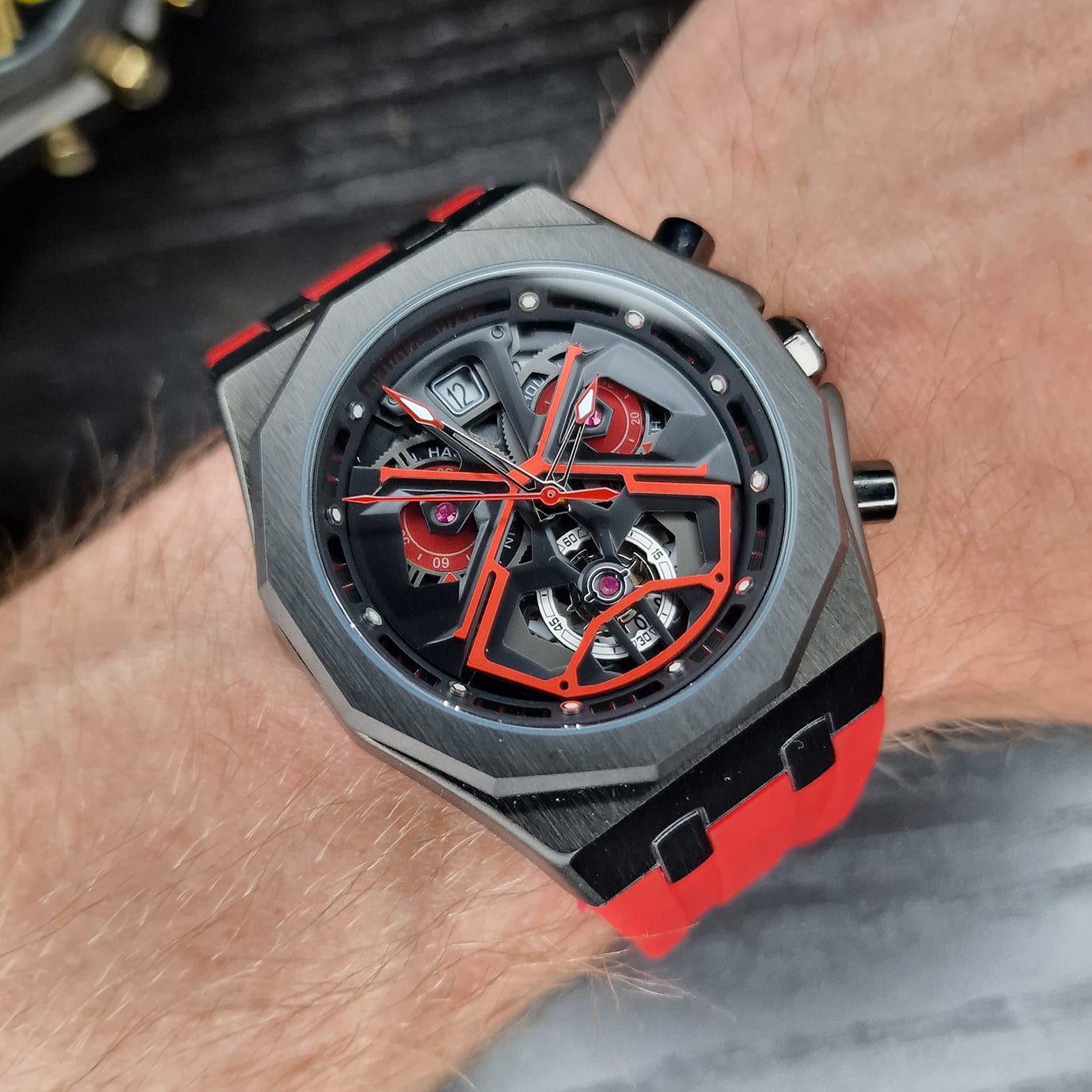 Die Voyager Elite – Rot (42 mm)