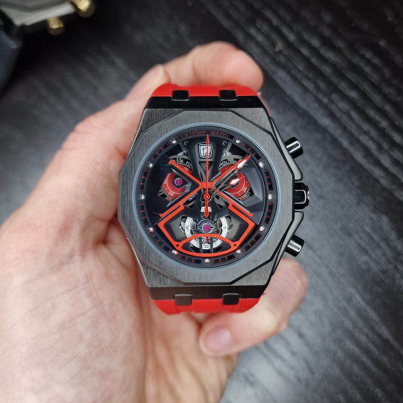 Die Voyager Elite – Rot (42 mm)